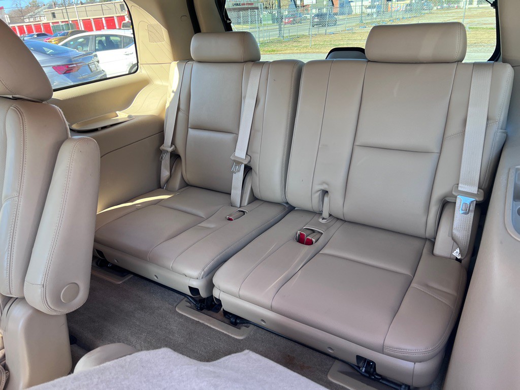 2012 Cadillac Escalade Image 12