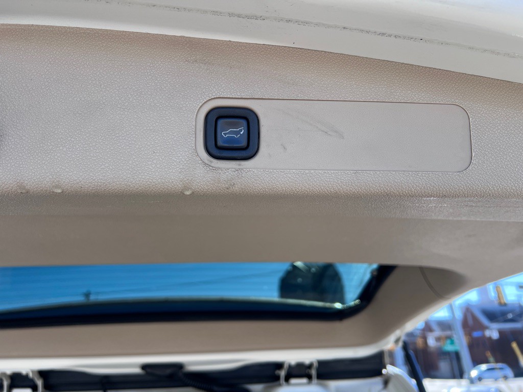 2012 Cadillac Escalade Image 15