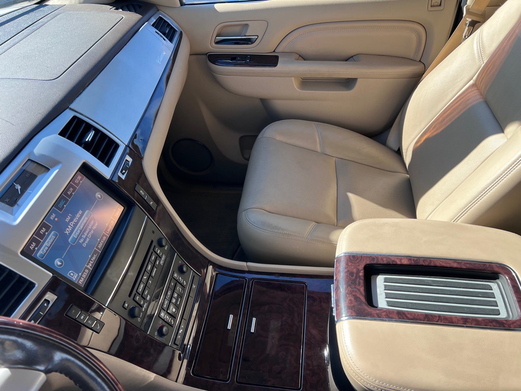 2012 Cadillac Escalade Image 18