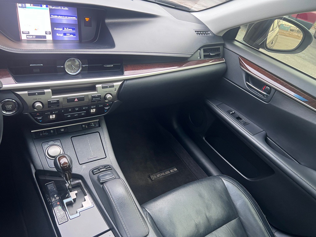 2015 Lexus ES 350 Image 17