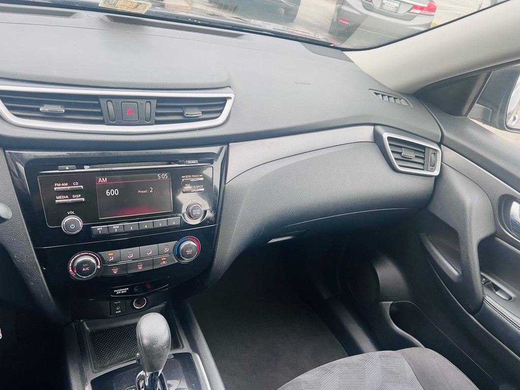 2015 Nissan Rogue Image 14