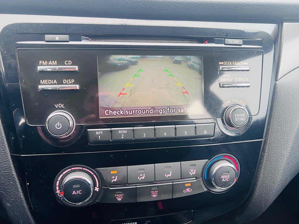 2015 Nissan Rogue Image 18