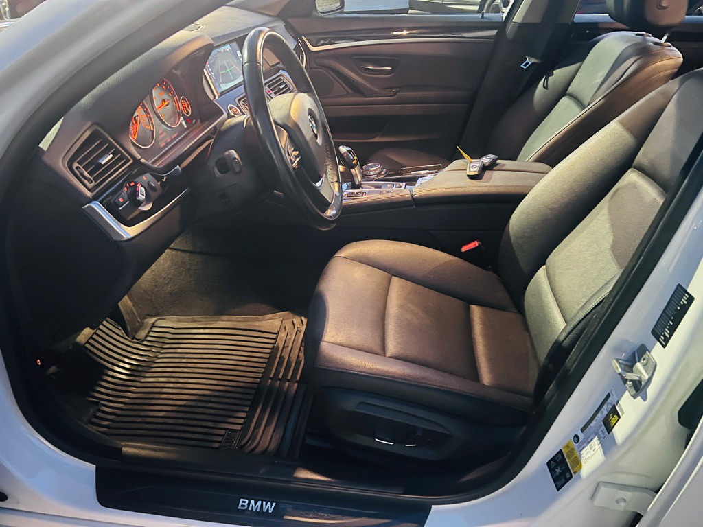 2015 BMW 5 Series Image 10