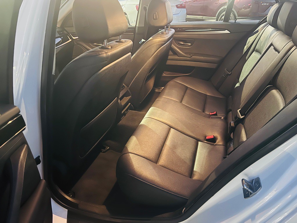 2015 BMW 5 Series Image 11