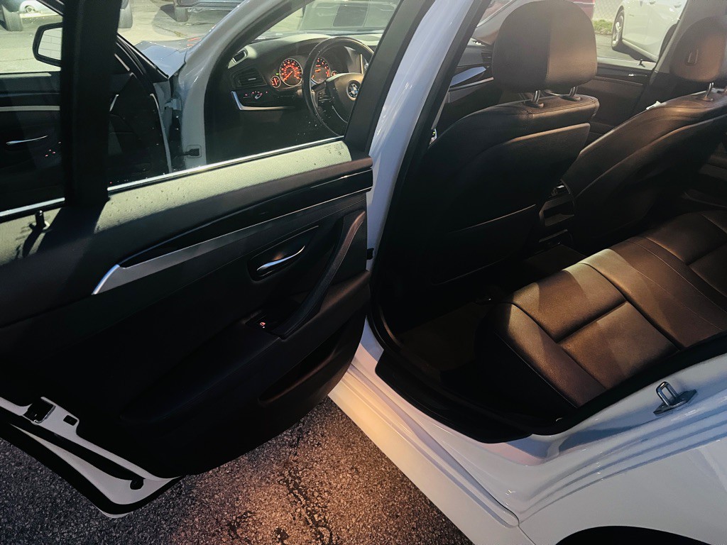 2015 BMW 5 Series Image 12