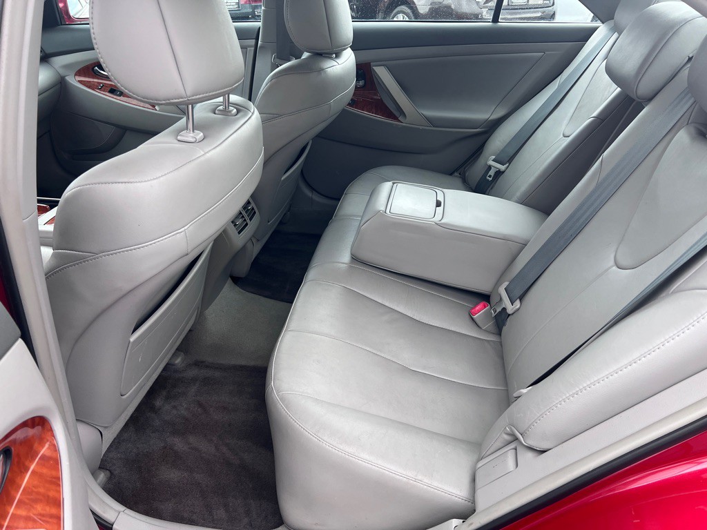 2011 Toyota Camry Image 12