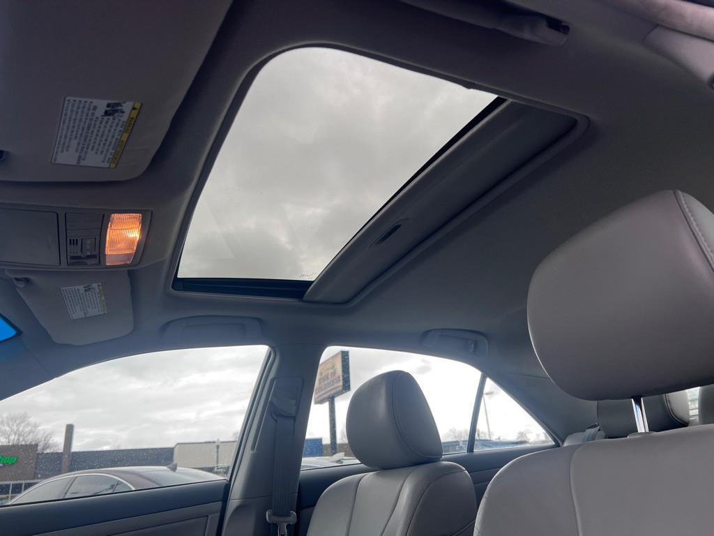 2011 Toyota Camry Image 13