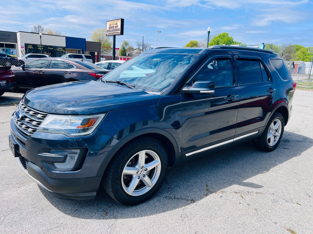 2017 Ford Explorer Image 1