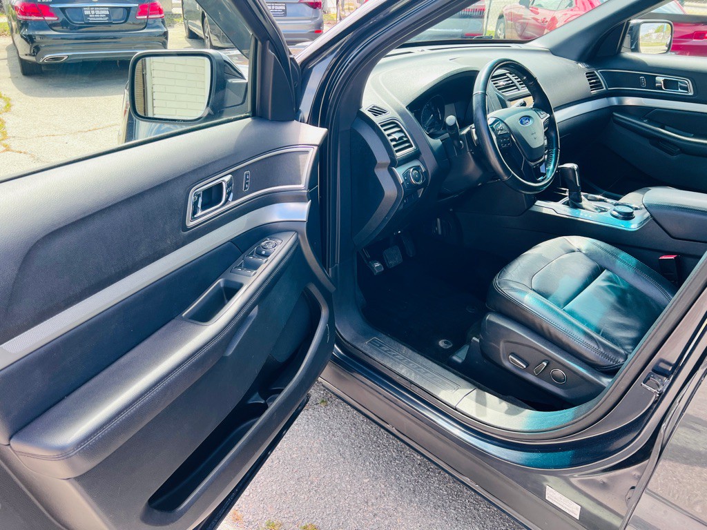 2017 Ford Explorer Image 9