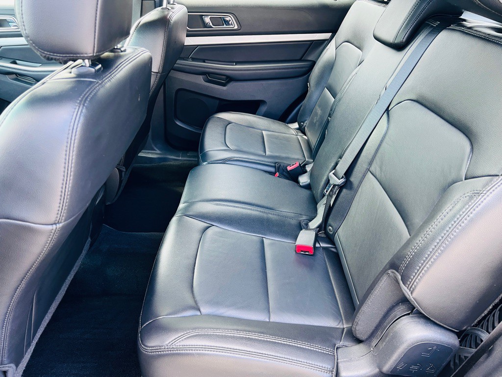 2017 Ford Explorer Image 12