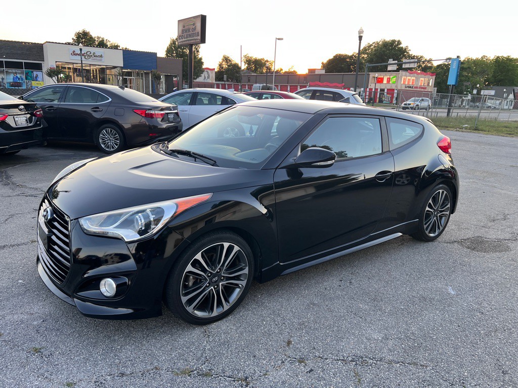 2016 Hyundai Veloster Image 1