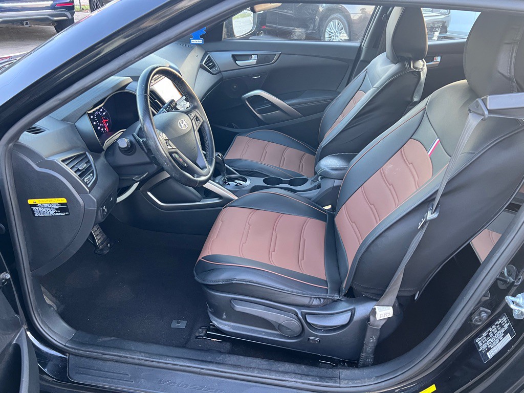 2016 Hyundai Veloster Image 9
