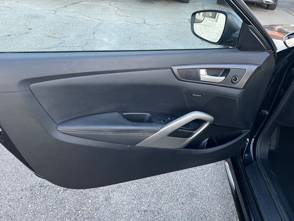 2016 Hyundai Veloster Image 10