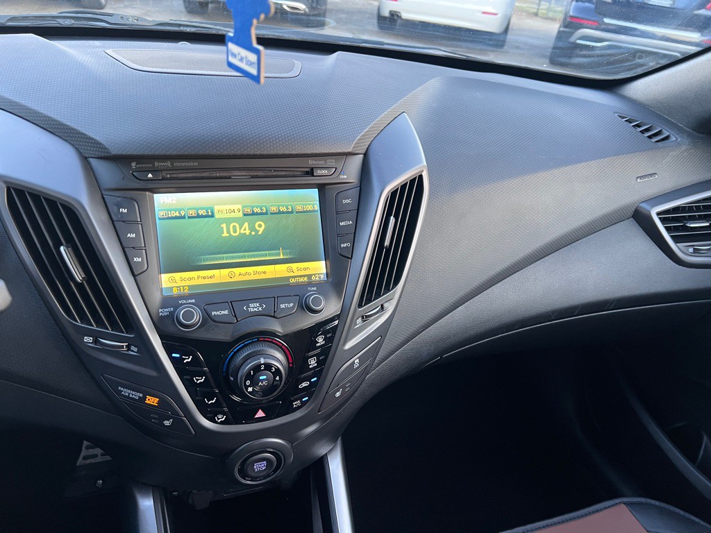 2016 Hyundai Veloster Image 12