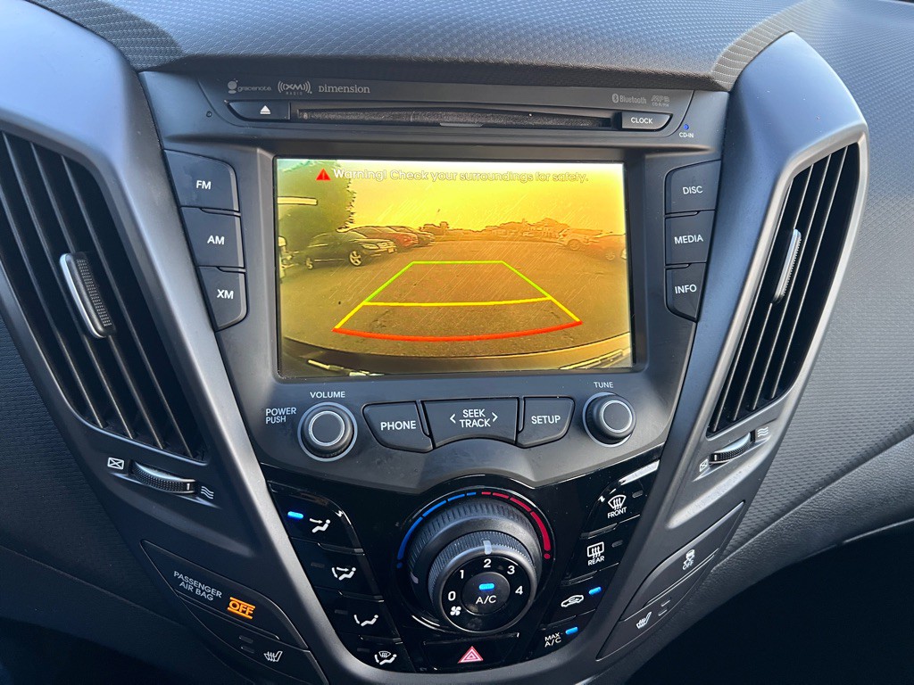 2016 Hyundai Veloster Image 13