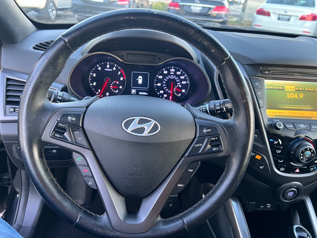 2016 Hyundai Veloster Image 14