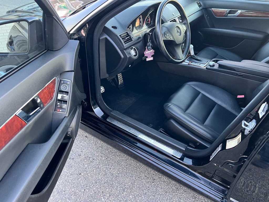2011 Mercedes-Benz C-Class Image 9