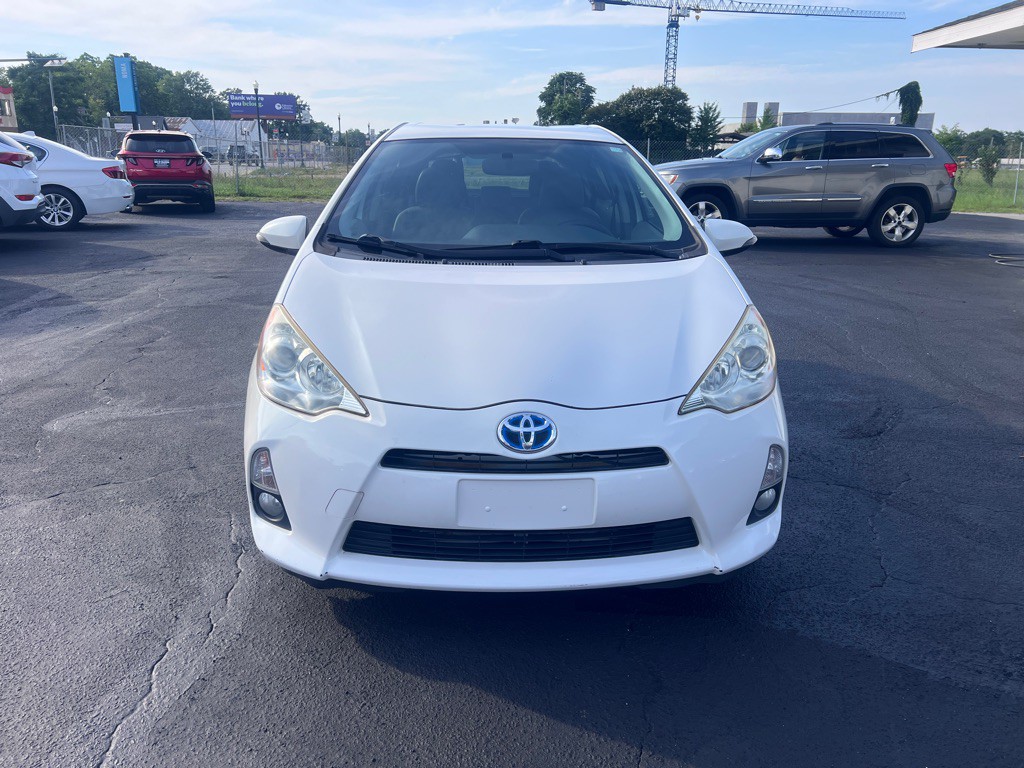 2012 Toyota Prius Image 2
