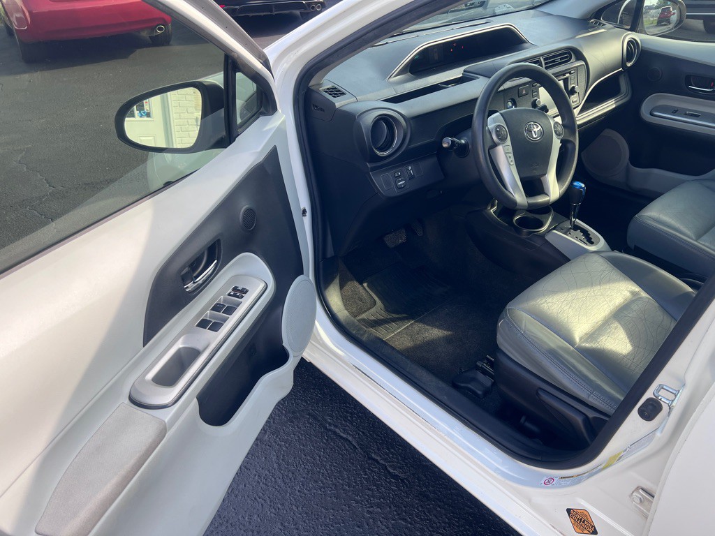 2012 Toyota Prius Image 9
