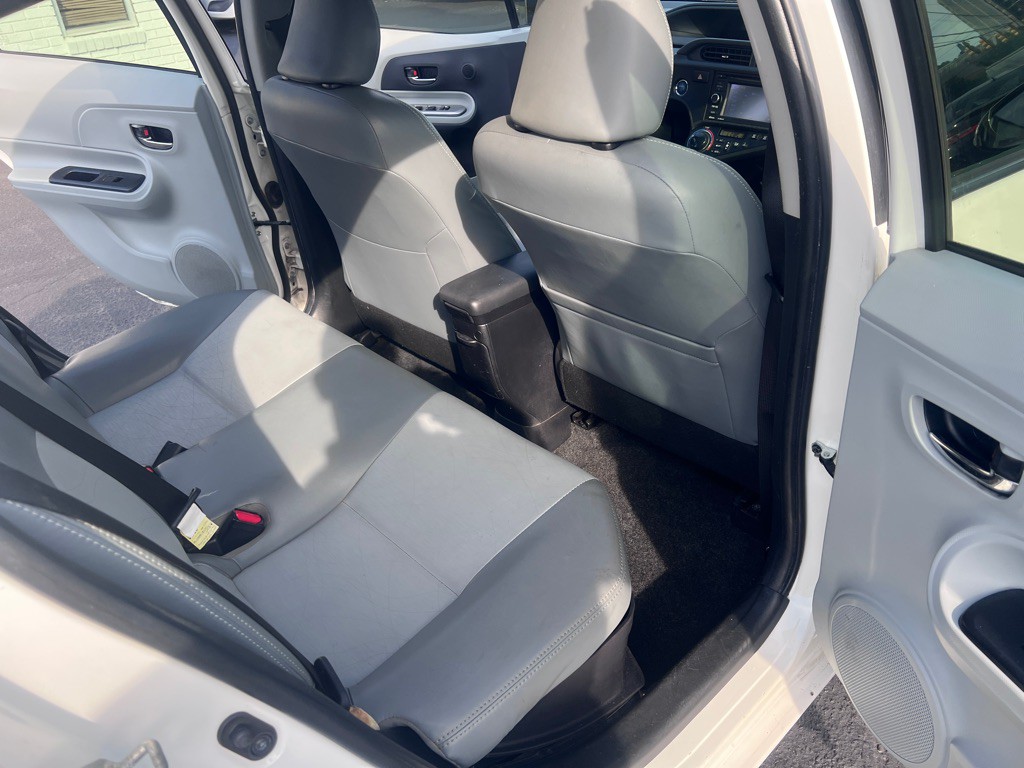2012 Toyota Prius Image 10