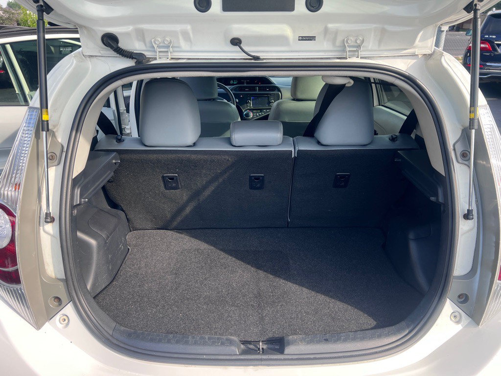 2012 Toyota Prius Image 11