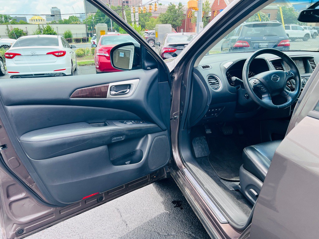 2016 Nissan Pathfinder Image 9