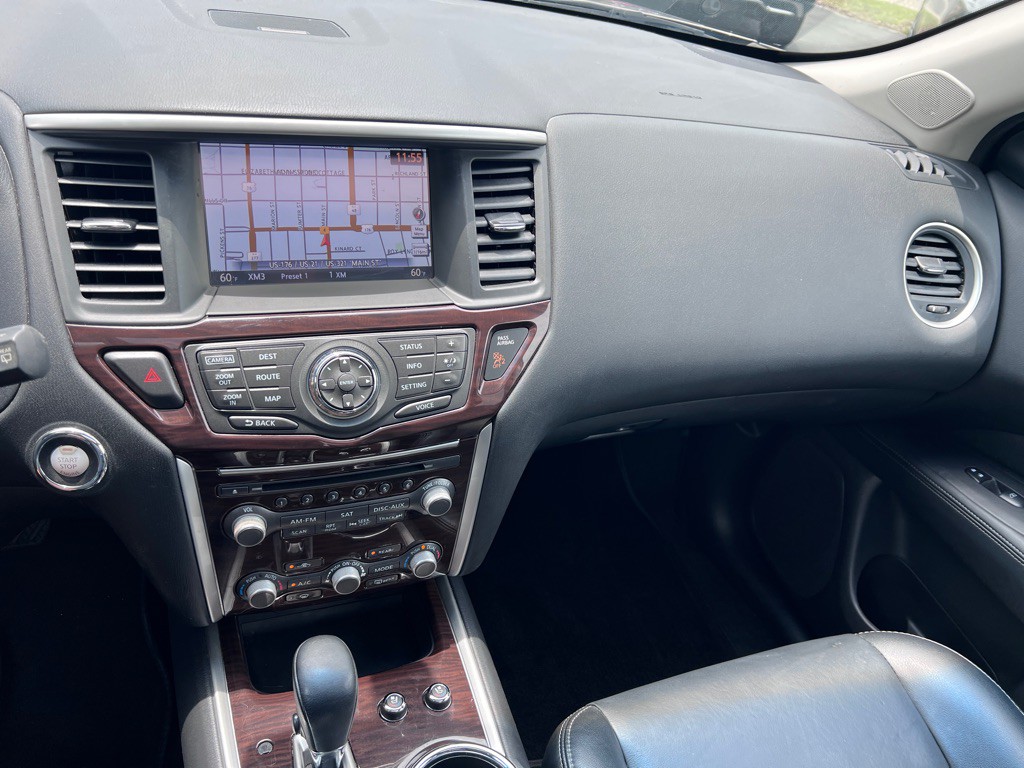 2016 Nissan Pathfinder Image 12