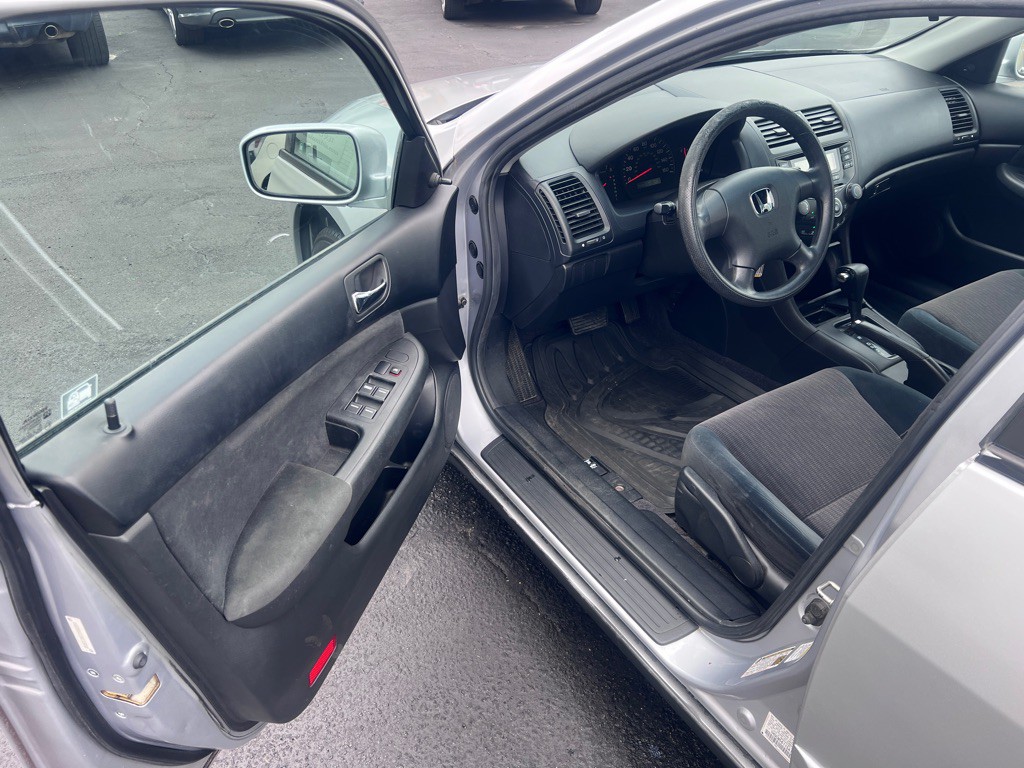 2005 Honda Accord Image 9