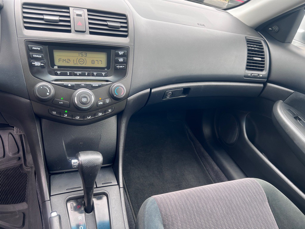 2005 Honda Accord Image 13