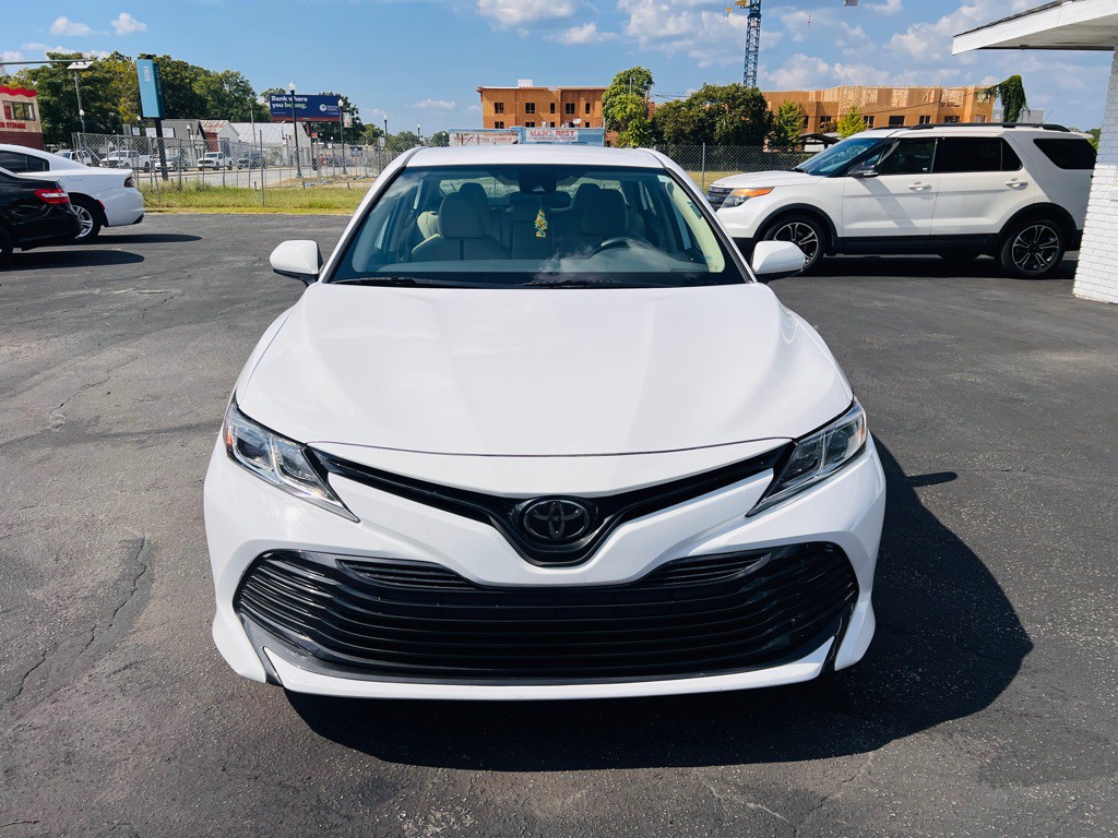 2019 Toyota Camry Image 2