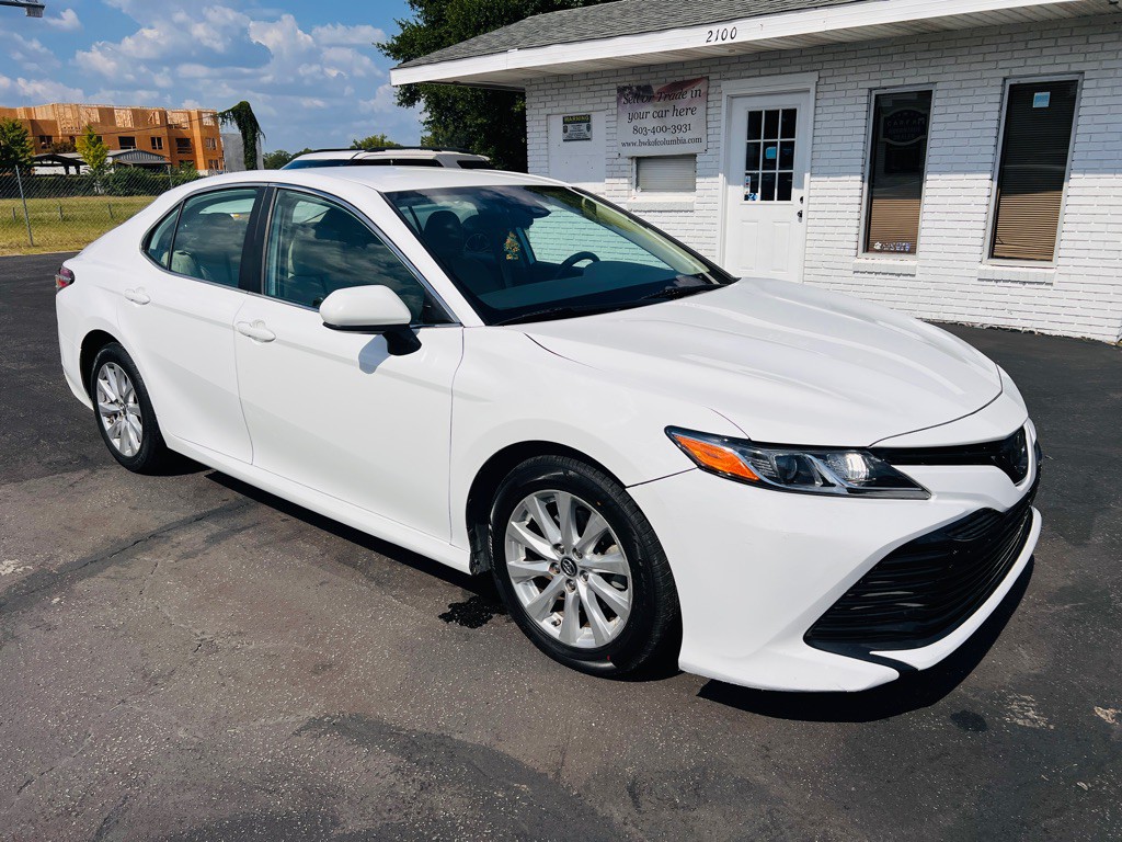 2019 Toyota Camry Image 3
