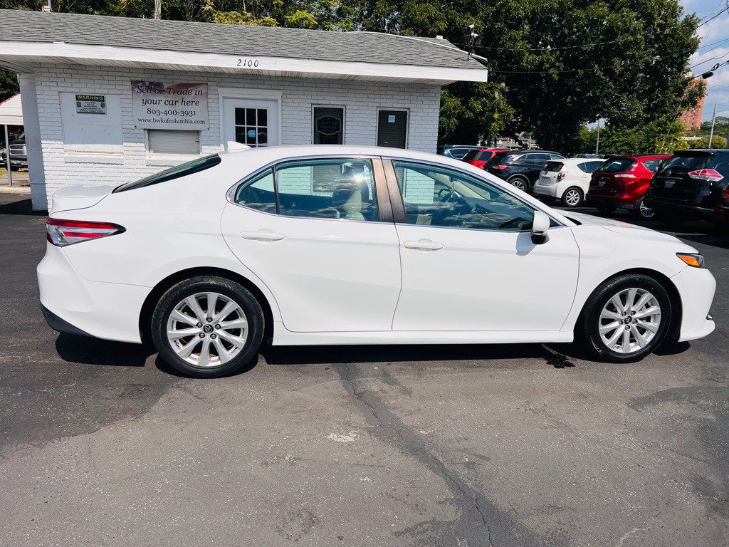 2019 Toyota Camry Image 4
