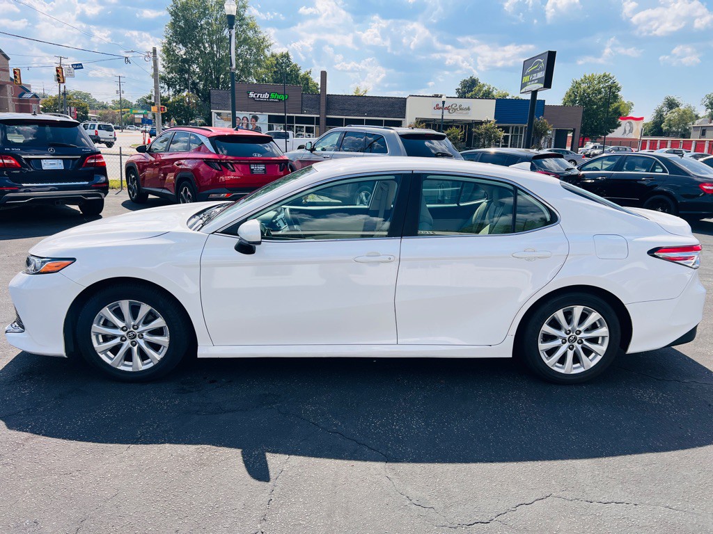 2019 Toyota Camry Image 8