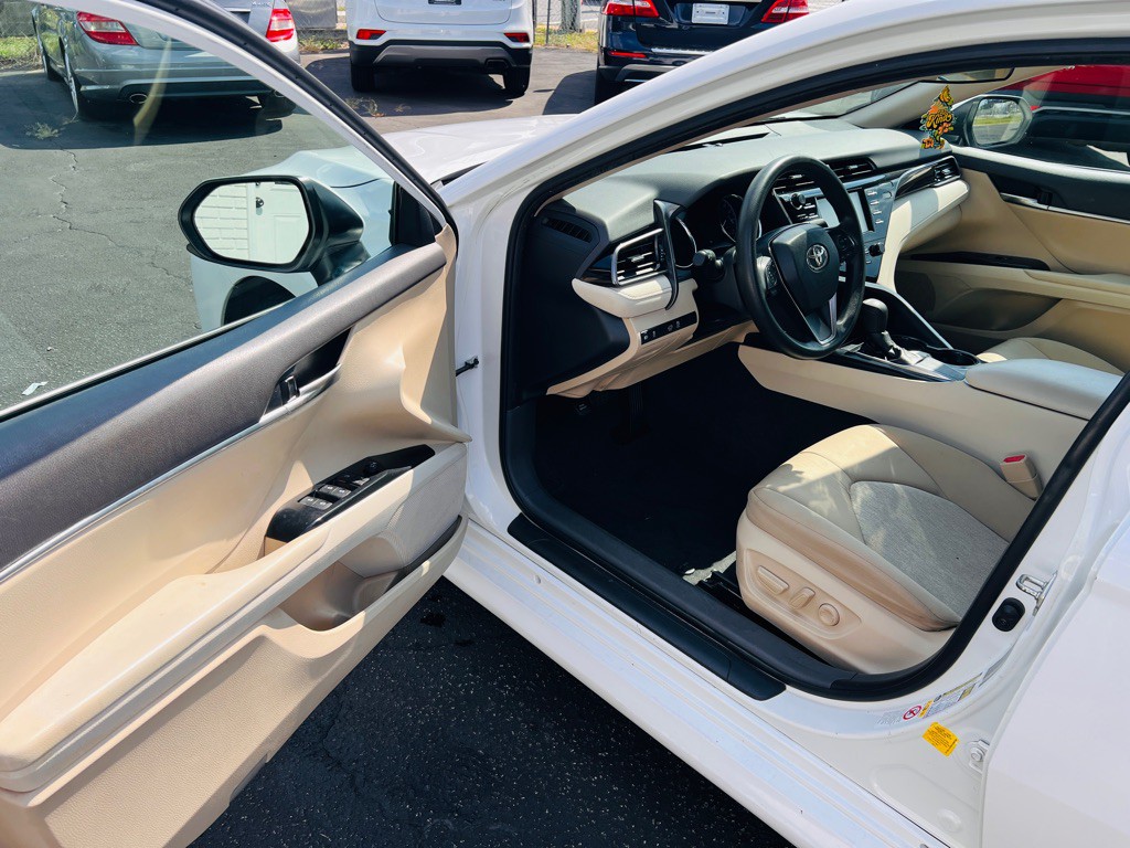 2019 Toyota Camry Image 9