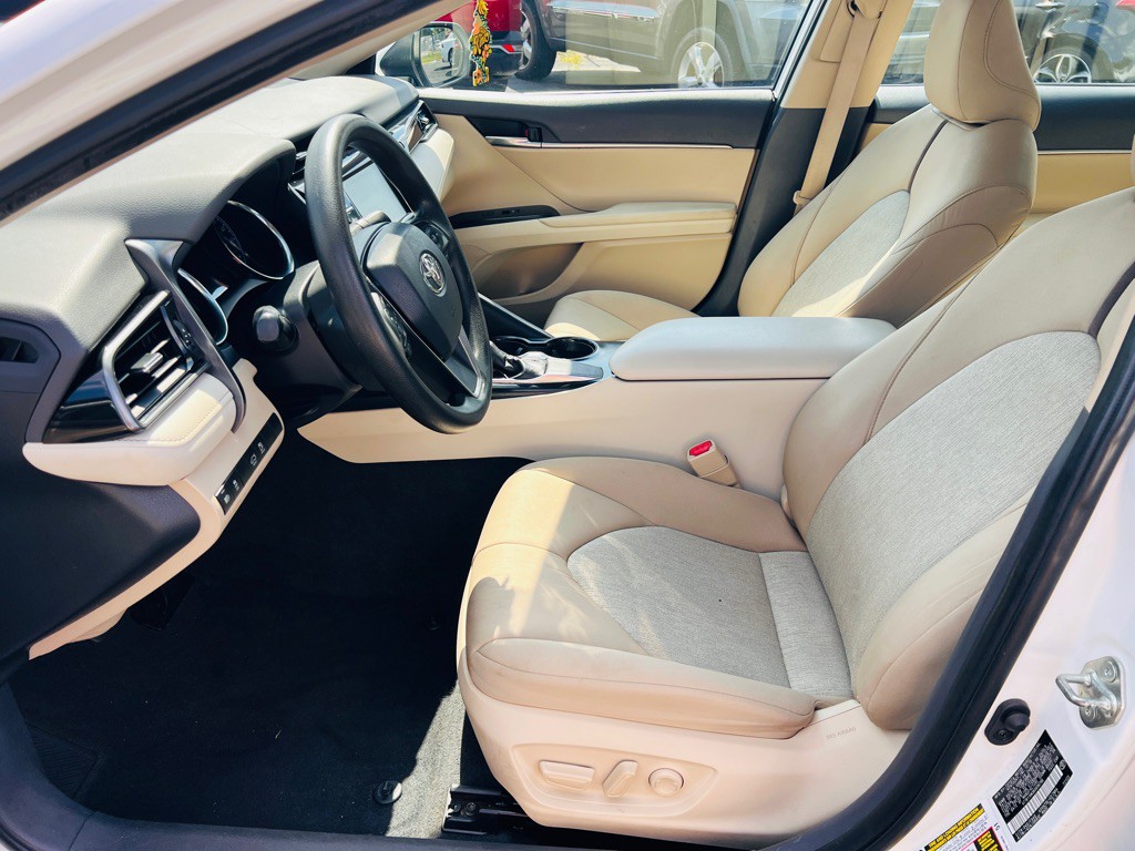 2019 Toyota Camry Image 10