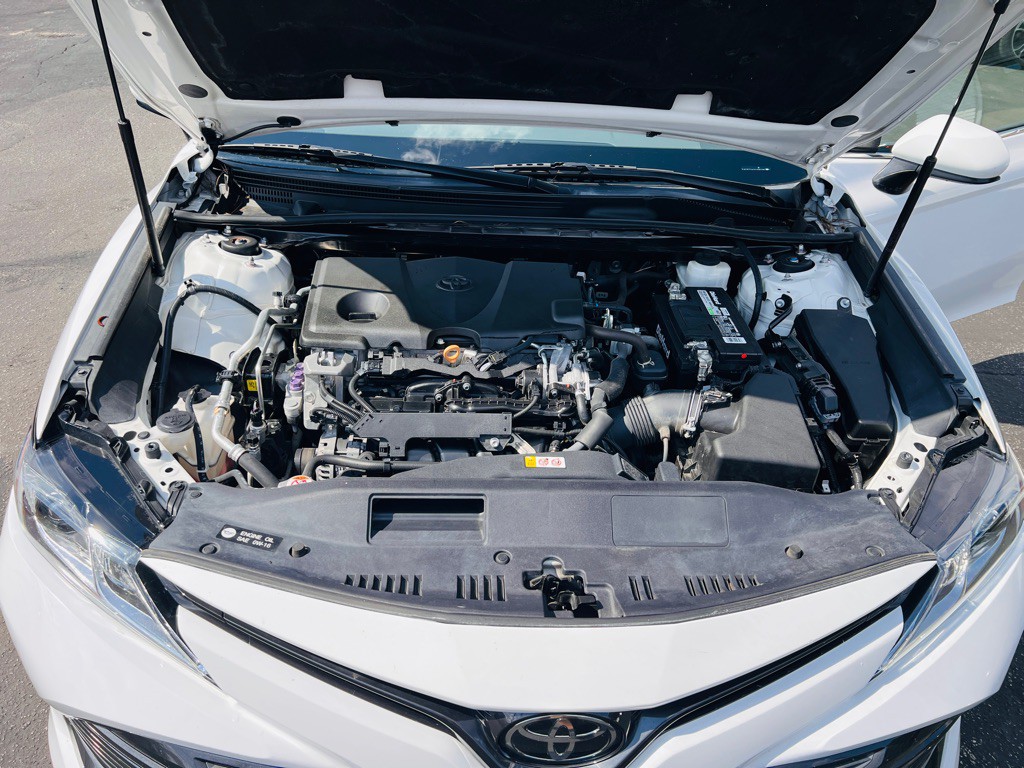 2019 Toyota Camry Image 16