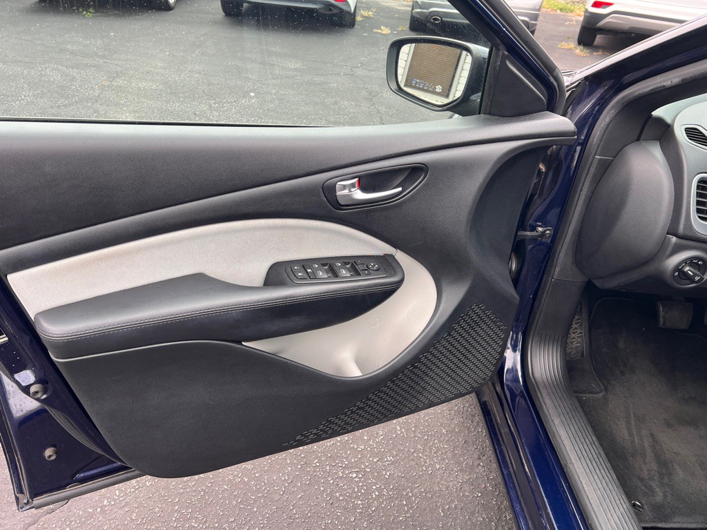 2015 Dodge Dart Image 12