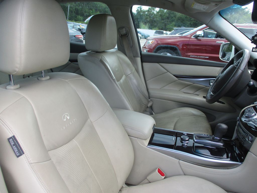 2012 INFINITI M37 Image 10