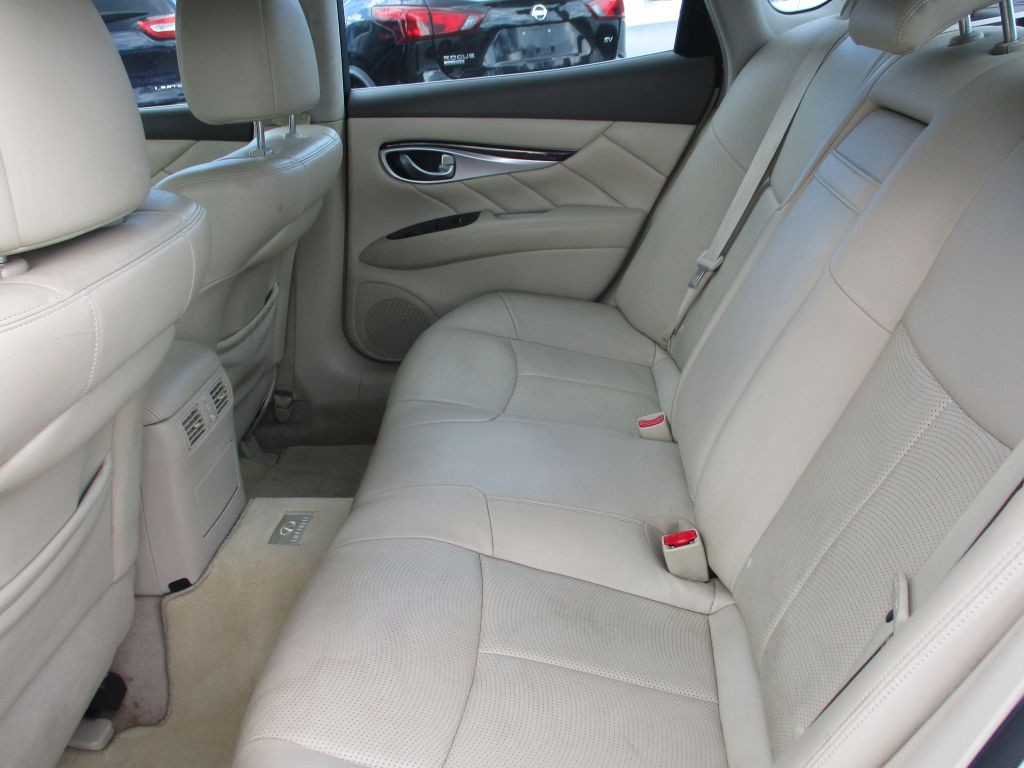 2012 INFINITI M37 Image 13