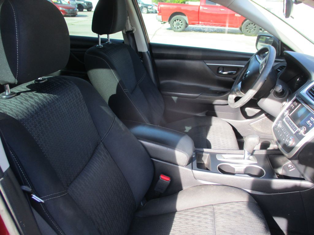 2017 Nissan Altima Image 9