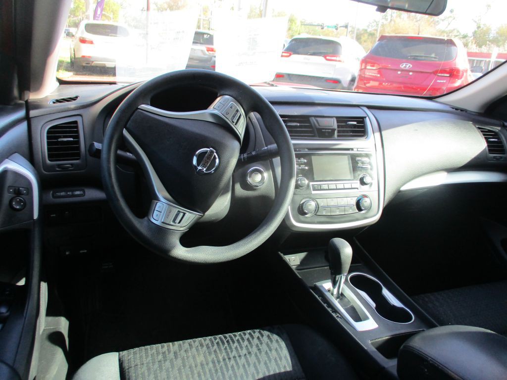 2017 Nissan Altima Image 12