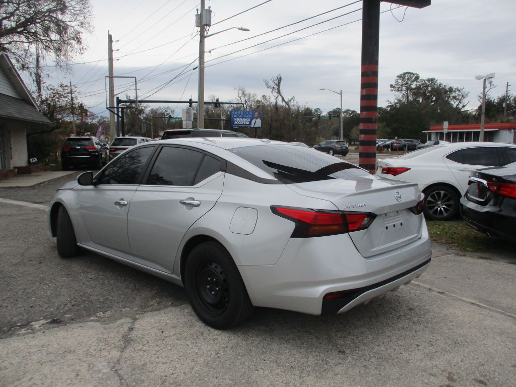 2020 Nissan Altima Image 4