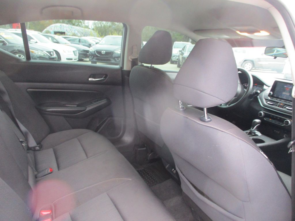 2020 Nissan Altima Image 10