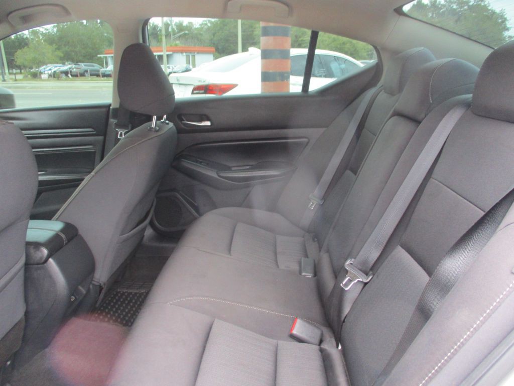 2020 Nissan Altima Image 11