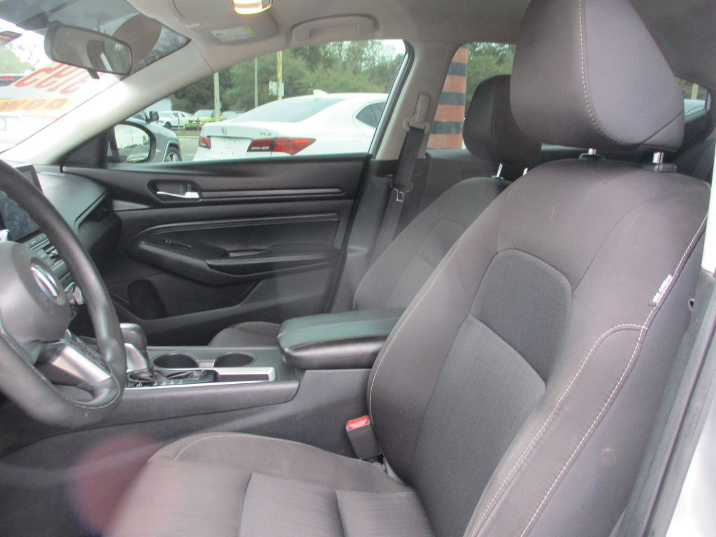 2020 Nissan Altima Image 13
