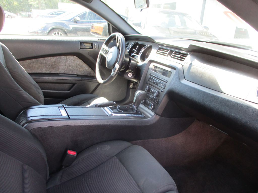 2013 Ford Mustang Image 10