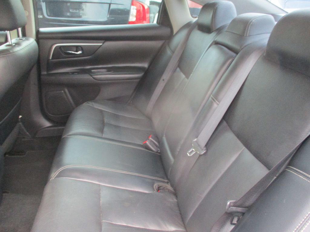 2018 Nissan Altima Image 12