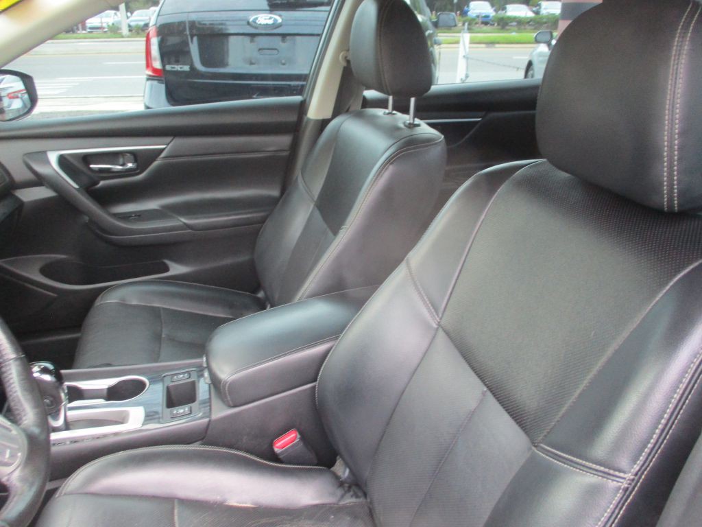 2018 Nissan Altima Image 14