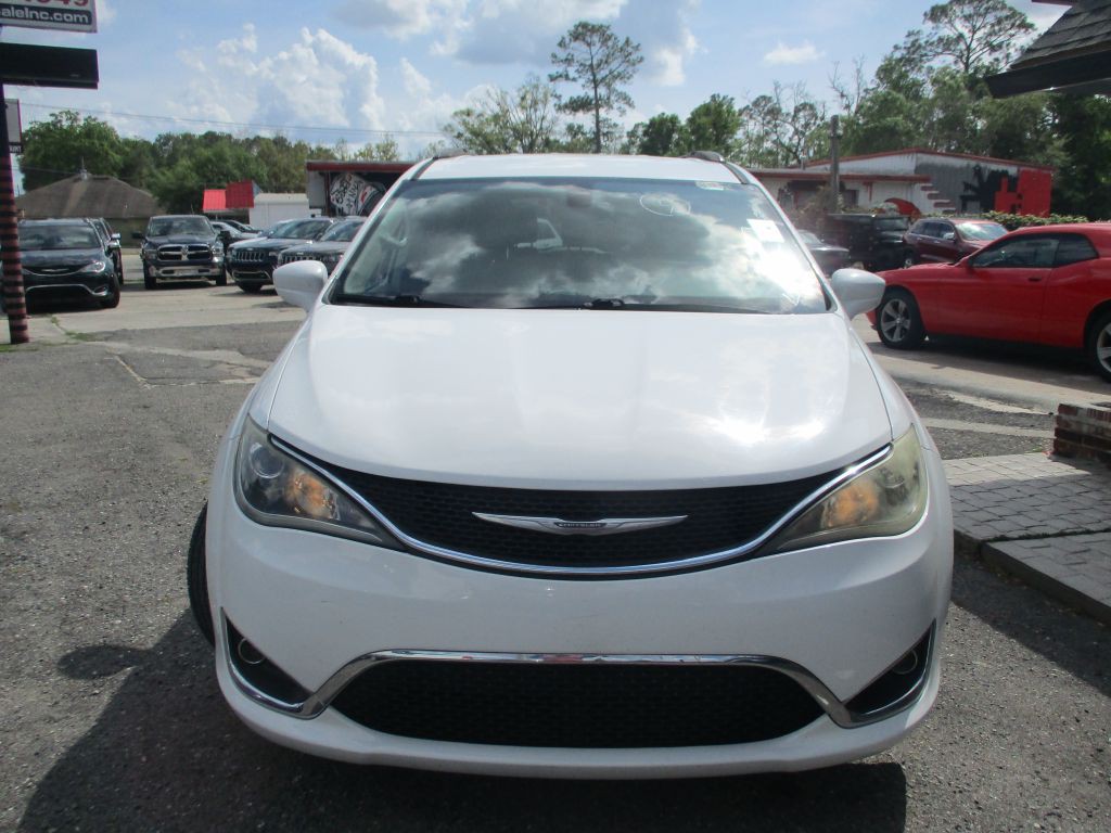 2017 Chrysler Pacifica Image 2