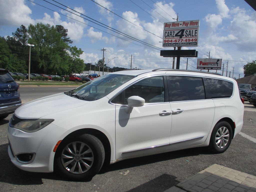 2017 Chrysler Pacifica Image 3